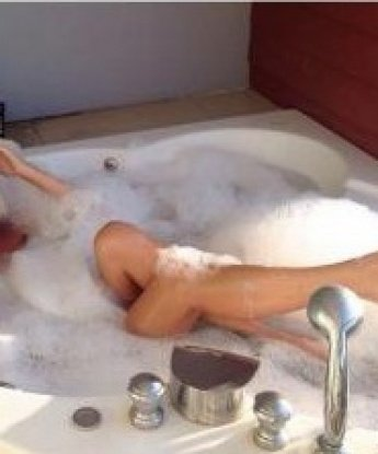 У меня есть много возможностей, чтобы порадовать тебя - от массажа до экспериментов в постели. Посмотри на мои фото, чтобы убедиться в этом. Я живу в Москве и готова встретиться с тобой в любом месте в Москве. У меня есть положительные отзывы от моих довольных клиентов 😊 Обращайся ко мне смело, и я сделаю все возможное, чтобы ты остался доволен нашей встречей. Не упусти возможность испытать незабываемые моменты со мной! ❤️💋 Юля